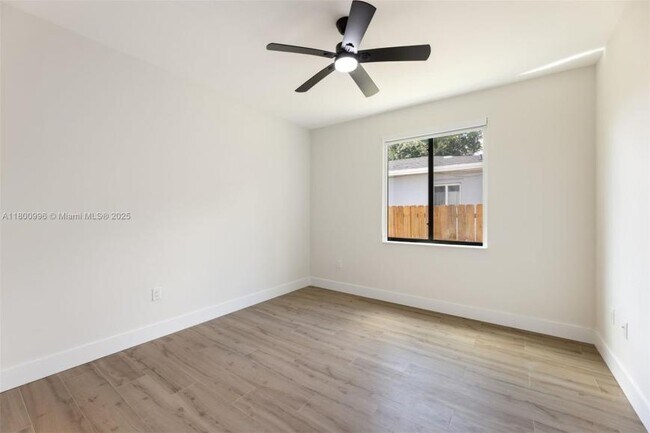 Foto del edificio - 3 bedroom in Miami FL 33150