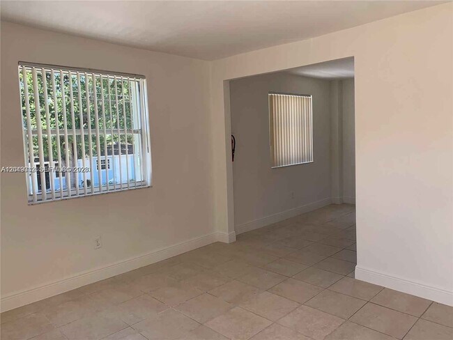 Foto del edificio - 4245 NW 24th Ave