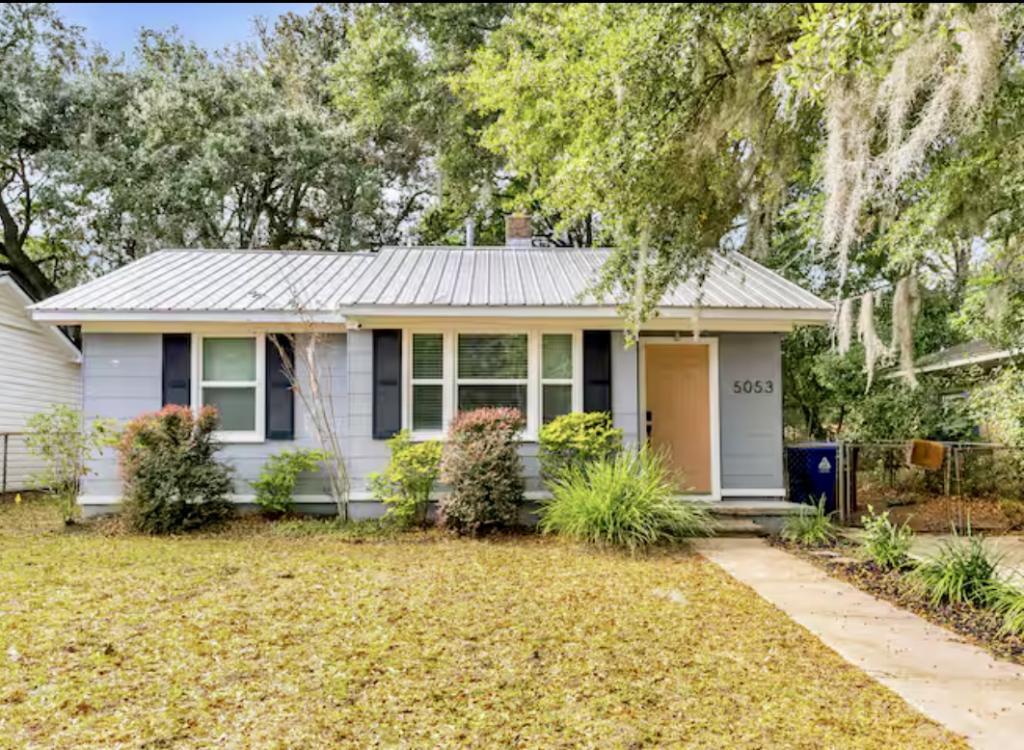 Foto principal - 5053 Walker St
