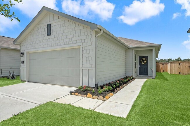 Foto del edificio - 3715 Golden Lily Ln