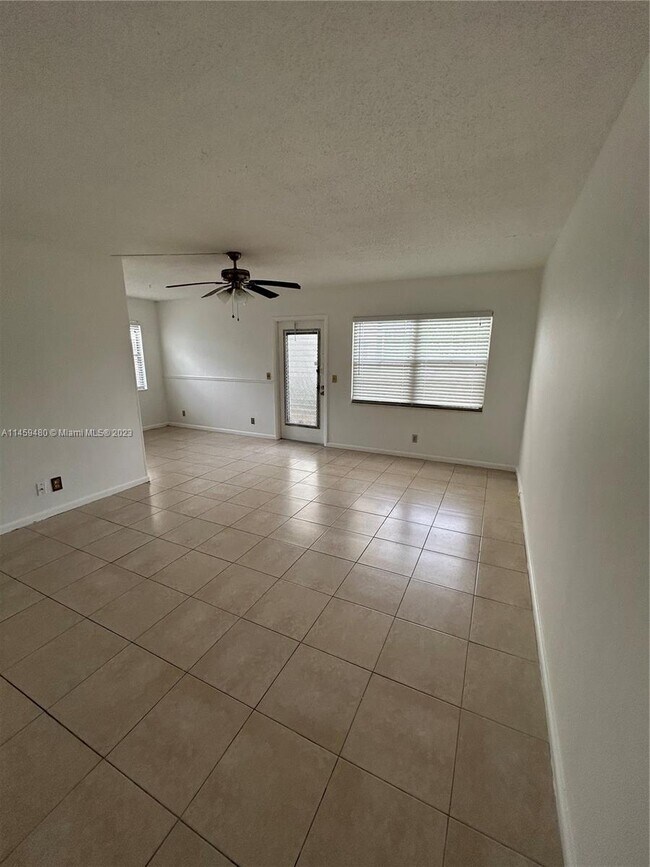 Building Photo - 550 Mansfield M
