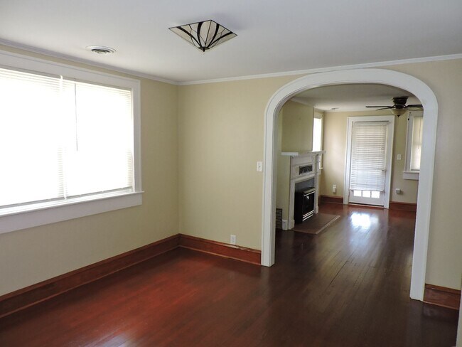 Foto del edificio - Call Linda 804-642-2106 or linda@vacosold.com