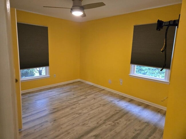 Building Photo - 101 Laurel Tree Ln