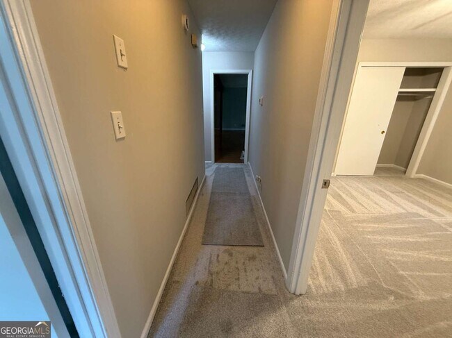 Foto del edificio - 3155 Oak Dr