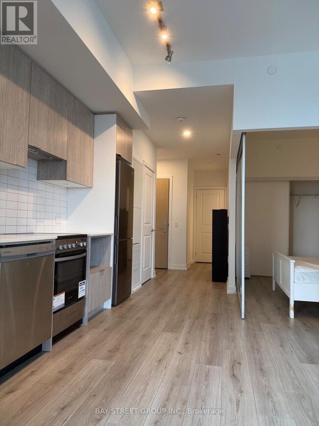 Photo du bâtiment - 395 Bloor St E