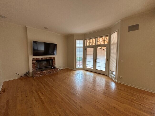Foto del edificio - 740 Oak Crest Cir