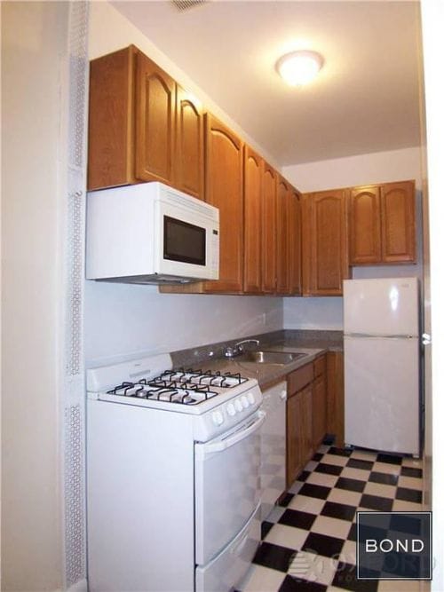 Building Photo - 50 W 56th St