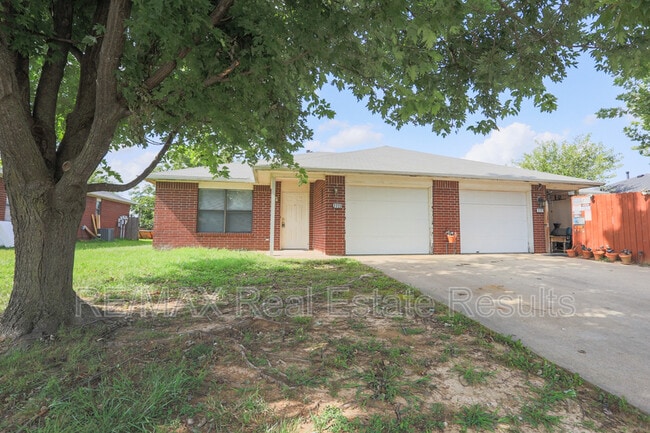 Photo - 2223 W Roselawn St Apartment