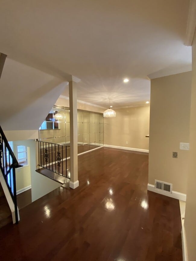 Building Photo - Willows Condominium