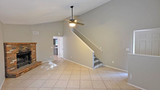 3 Bedroom 2.5 Bathroom Townhouse Available... - 3 Bedroom 2.5 Bathroom Townhouse Available...