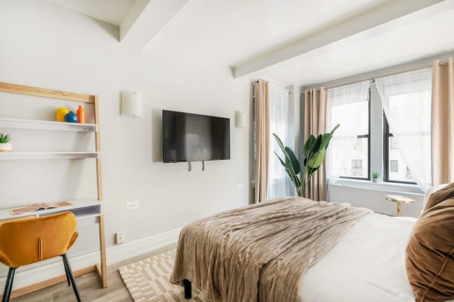 Building Photo - 240 W 73rd St