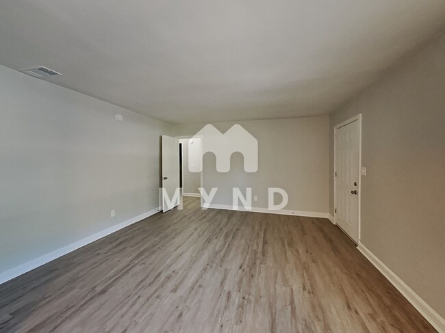 Building Photo - 1765 Mckenzie Dr