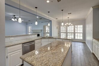 Building Photo - 7810 Duchess St