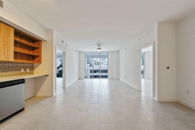 Foto del edificio - 2150 N Bayshore Dr