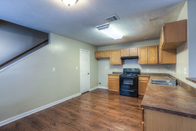 Building Photo - 10603 Pine Landing Dr