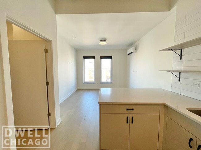 Foto del edificio - 4640 N Kenmore Ave