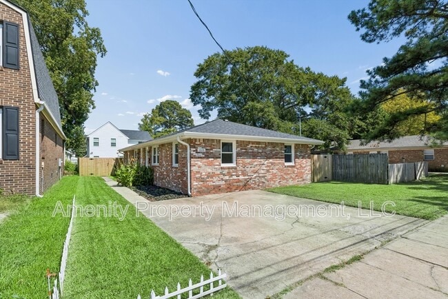 Building Photo - 1028 Modoc Ave