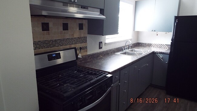 Building Photo - 807 Stonegate Dr