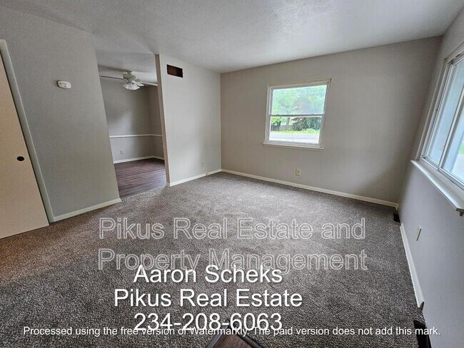 Building Photo - 3643 Albrecht Ave