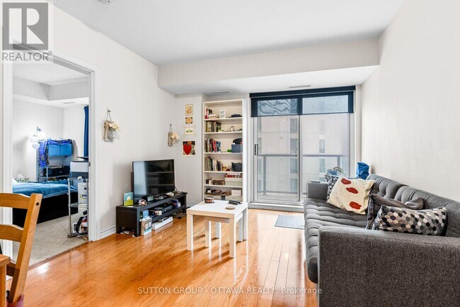 Photo du bâtiment - 445 Laurier Ave W