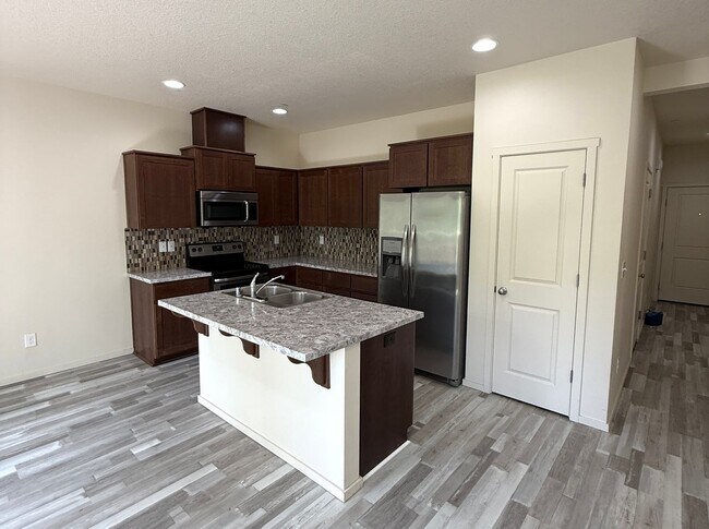 Foto del edificio - Eco-Friendly & Modern Townhome in Hazel De...