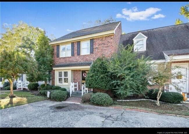 Building Photo - 2995 Delaware Dr