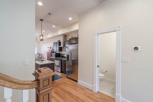 Building Photo - 1004 11th St NE