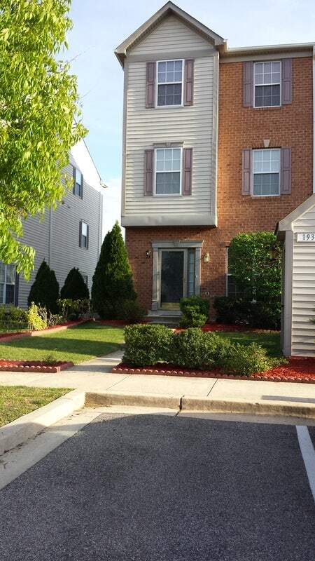 Building Photo - 1933 Gardenia Ct