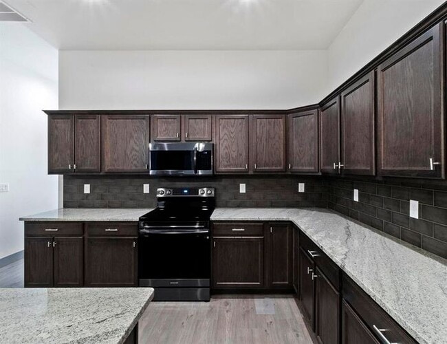 Photo - 3 Bed 2 Bath Townhome!