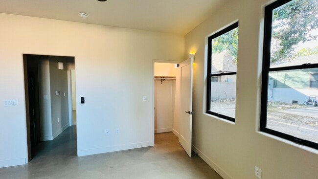 Photo - 1203 S Chavez St (Burbank, CA) House
