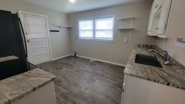 Foto del edificio - 10210 Browns Ct