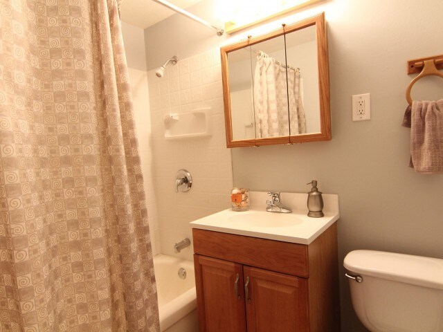 Weeping Cherry Village Apartments Broadview Heights Oh Apartments Com