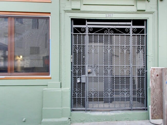 Building Photo - 1367 Grant Ave