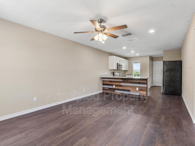 Building Photo - 1406 Courtney Pl