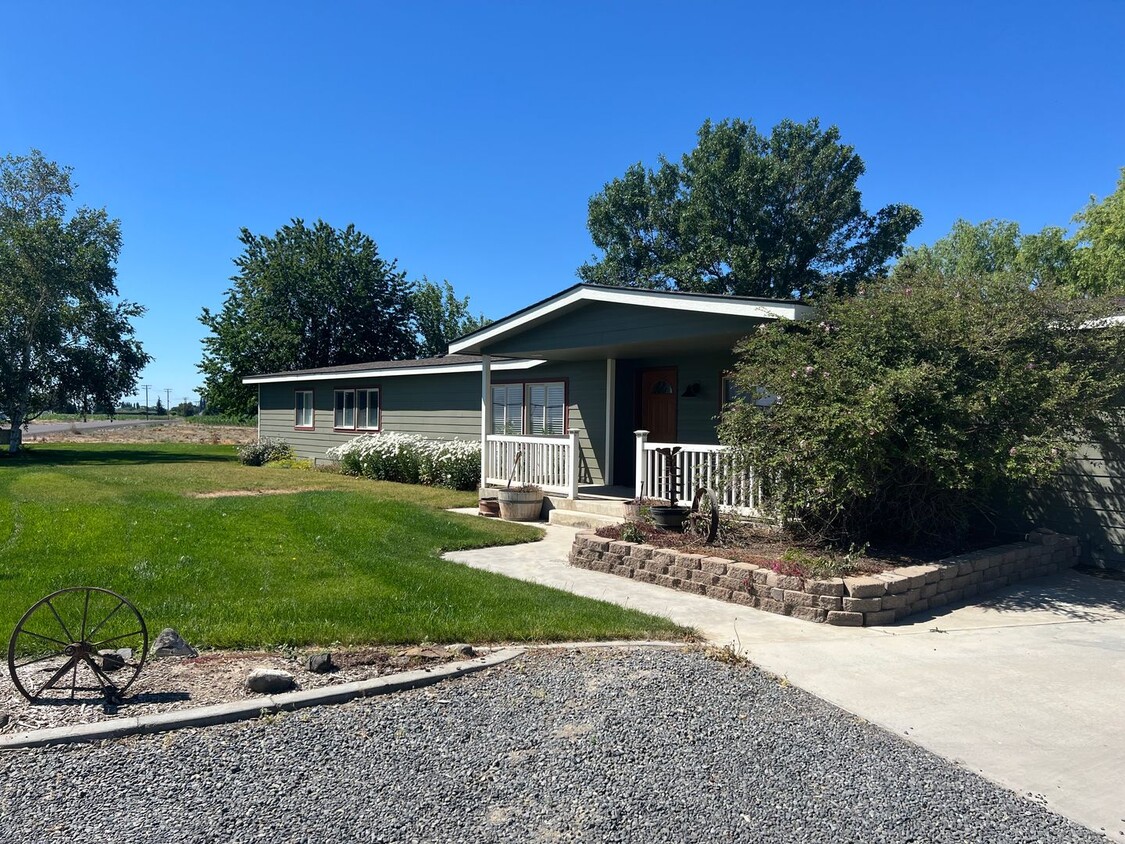 Primary Photo - Great home for rent in the country!