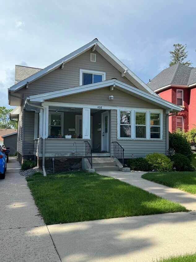 408 W Wheeler Ave Unit Main Level, North Mankato, MN 56003 Apartments