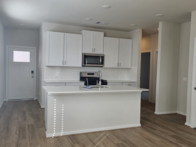 Building Photo - 29119 Farmhouse Ests Dr