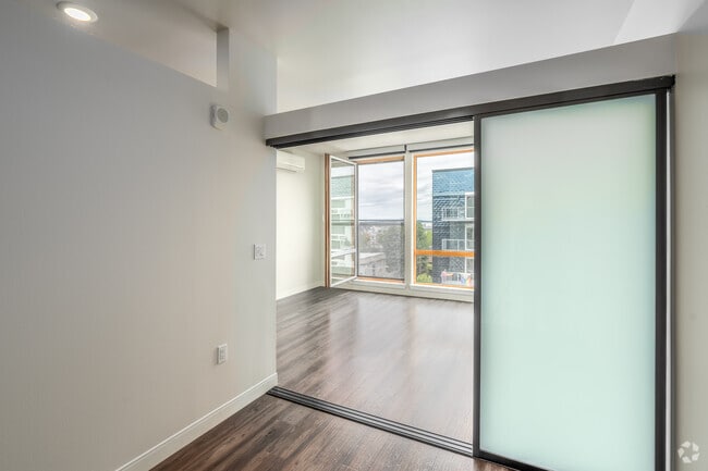 1BD, 1BA - 552SF - The Cove