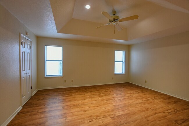 Foto del edificio - On Golf Course Townhome