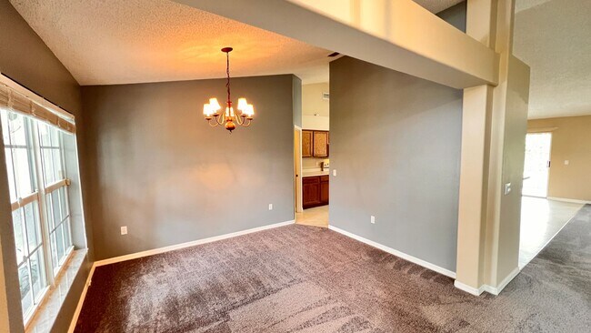 Foto del edificio - Huge!! 3 bedroom 2 bath in Deltona Lakes. ...