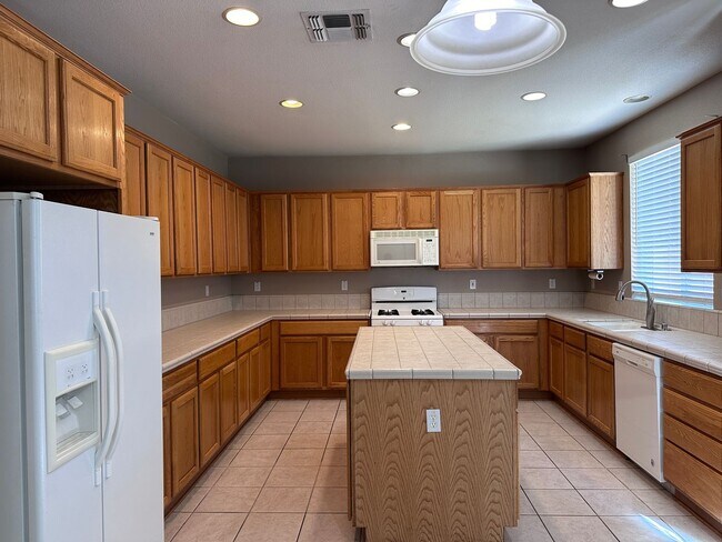 Building Photo - North Natomas 2 Story Natomas Park 4 bed 3...