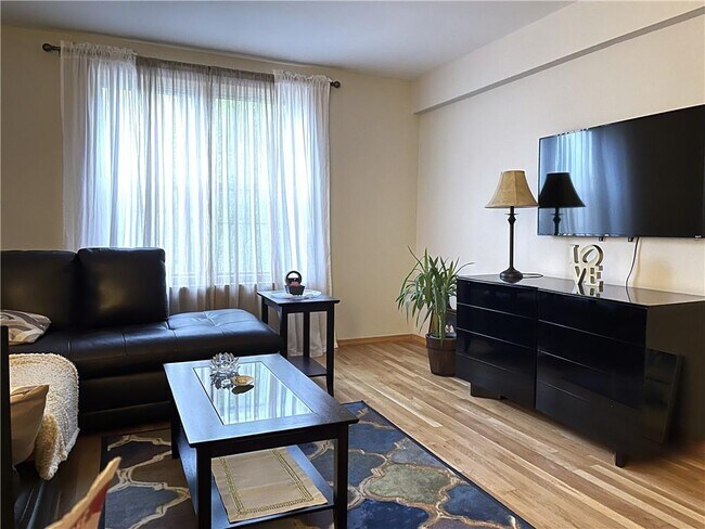 Foto del edificio - 3203 Nostrand Ave