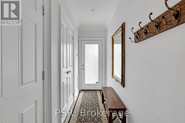 Building Photo - 117-117 Powseland Cres