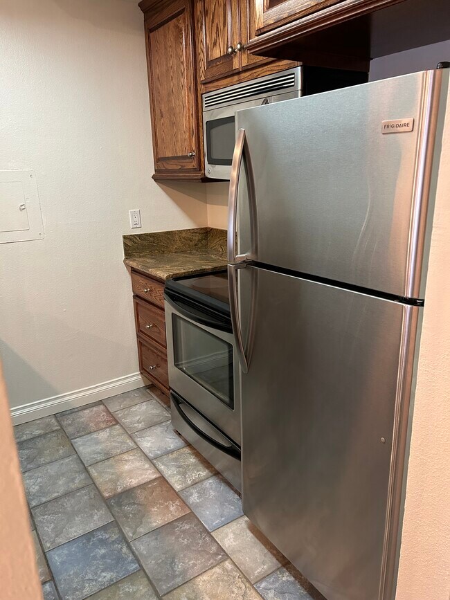 379 E Surfside Dr Unit SURFSIDE CONDO, Port Hueneme, CA 93041 Condo