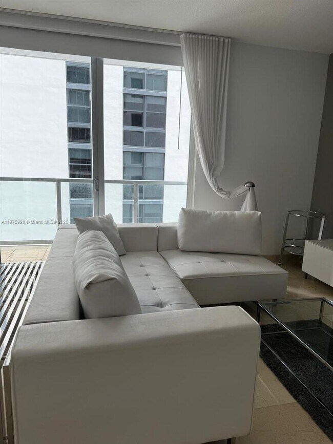 Foto del edificio - 1050 Brickell Ave