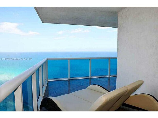 Building Photo - 2711 S Ocean Dr