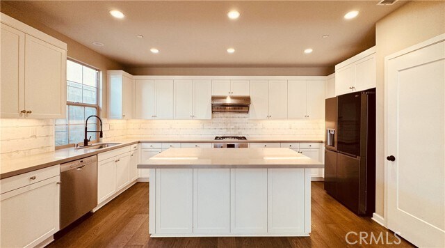 Building Photo - 110 Fairbridge