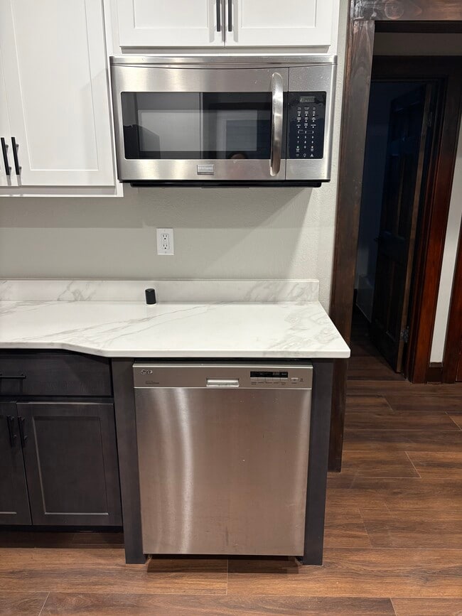 Dishwasher - 861 S 75th St