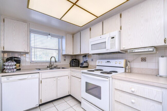 Building Photo - 5555 Gulf Blvd