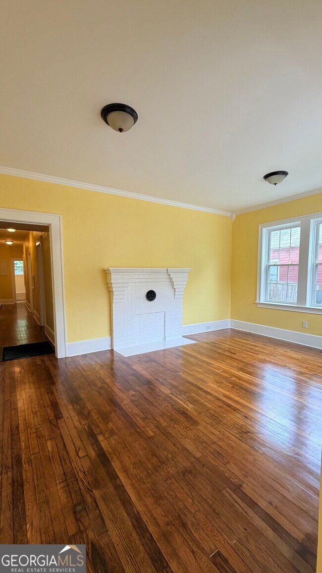 Foto del edificio - 403 E Elm St